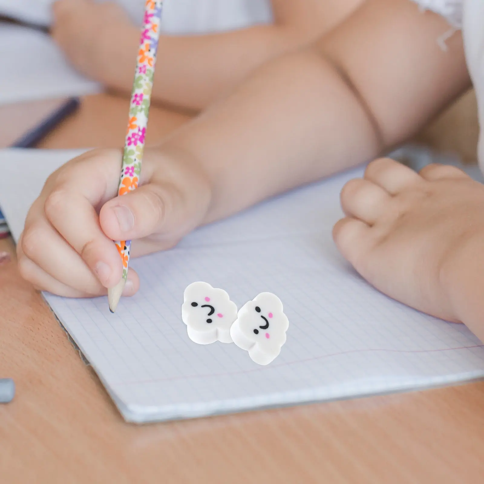 50Pcs 클라우드 지우개 대량 재미있는 미니 지우개 성인을위한 부드러운 종이 안전 지우기 학교 사무실 공예 프로젝트 할로윈 파티