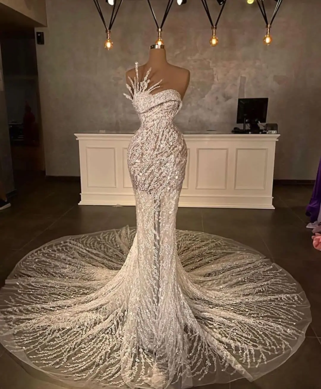 

Sexy Evening Dresses Bateau Sleeveless Strapless Sequins Appliques Beaded 3D Lace Hollow Luxury Prom Dresses Formal Custom Made