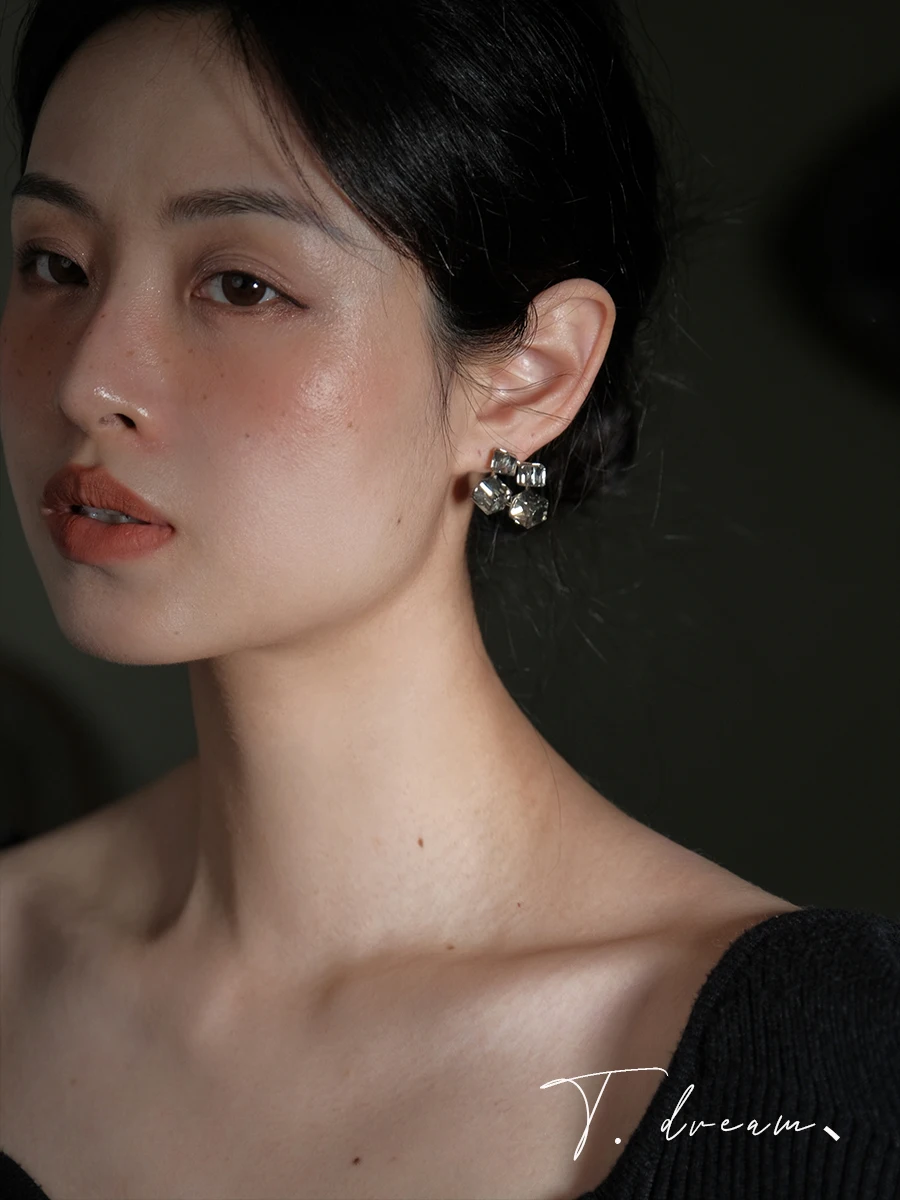 

Laser Crystal Glass Square Earrings Female Niche Design High-end Earrings