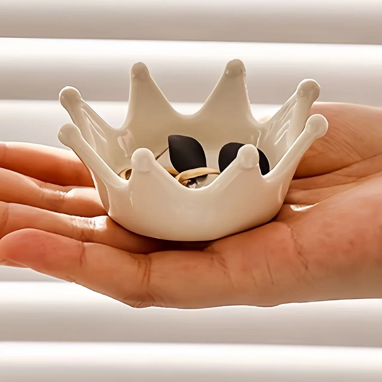 Crown Shaped Ceramic Decorative Tray Desktop Creative Jewelry Storage Tray Household Irregular Ring Pendant Jewelry Storage Tray