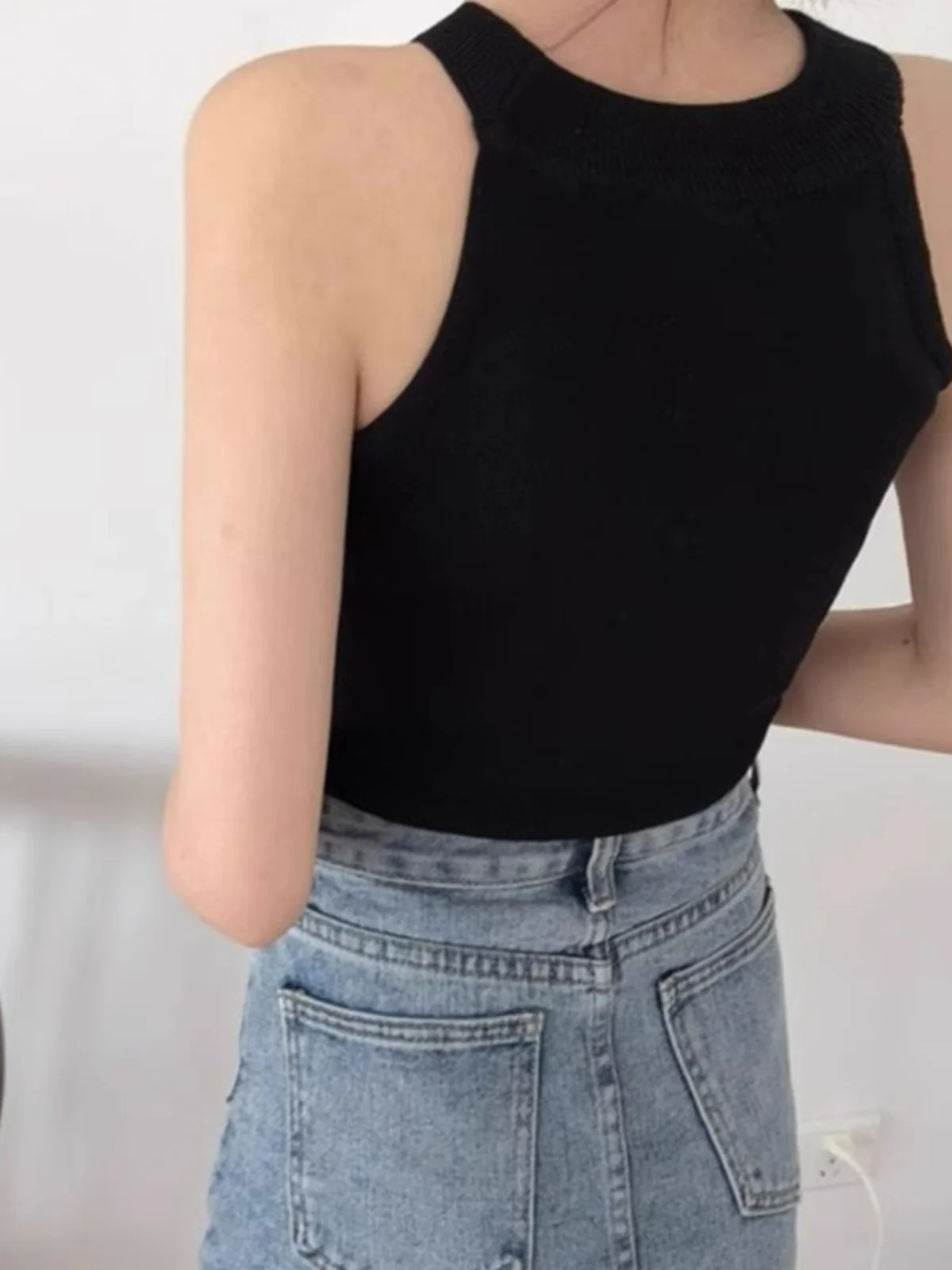 Women's Knitted Ne Hanging Strap Vest Svel Slim Fit Base Layer Top Summer Inner Wear Layering Design Sense Outerwear