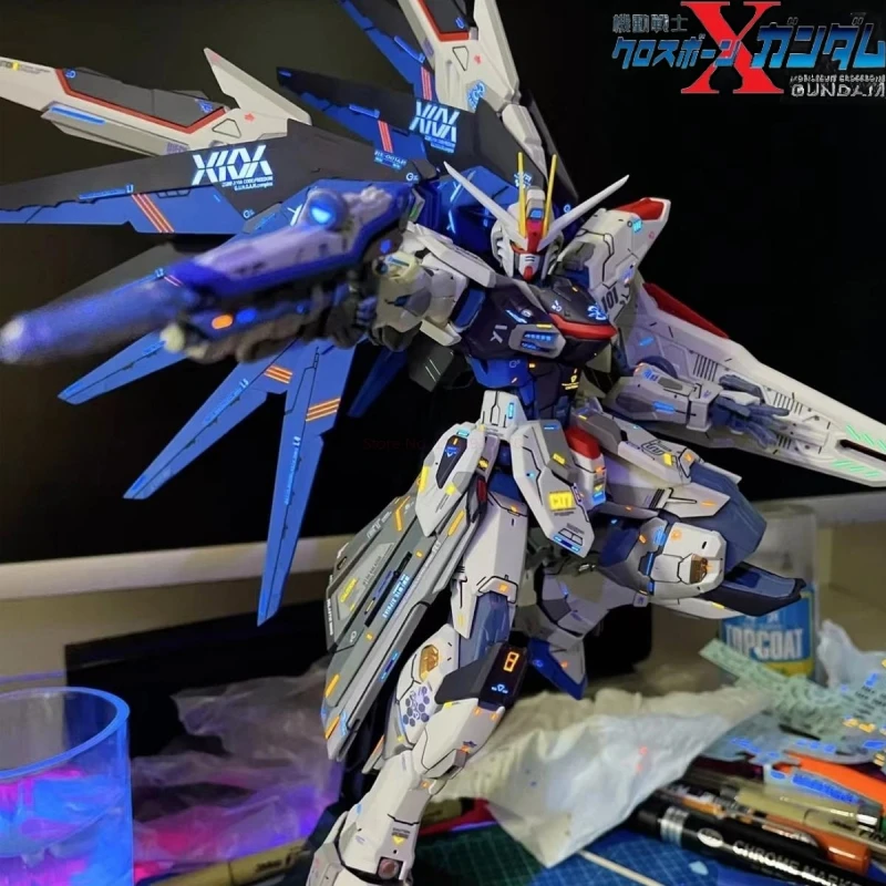 

23cm Gandam Hg's New Destiny Attacks Figure Freedom Mg Unicorn Red Heterodox Assembly Model Toy Action Robot Boys Toys Gifts