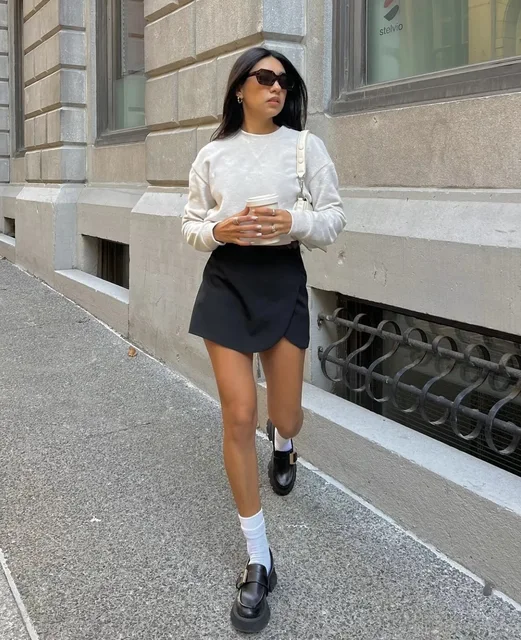 Gonna Corta Nera Con Elastico In Vita - Minigonna Donna In Viscosa E Elastan, Morbida E Sexy Per Look Casual - Foto 9