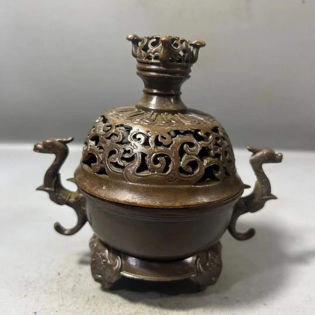 

Sea beast ear sandalwood burner, household incense imitation bronze, three-legged tripod stove, old ceremony, tea table