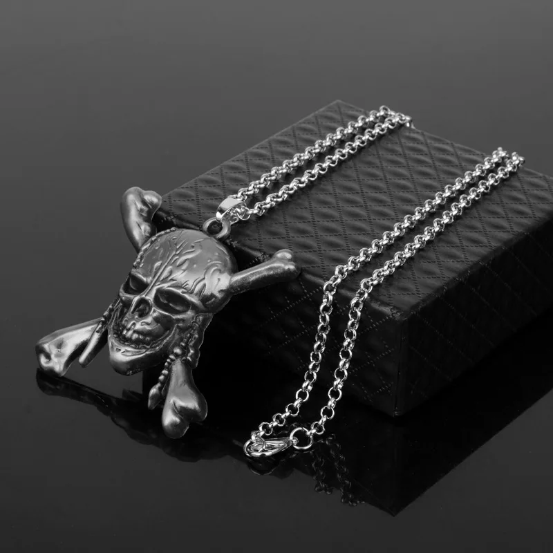 Movie Pirate Captain Jack Keychain Necklace Horror Skull Head Metal Alloy Pendant Keyring Jewelry Trendy Cosplay Props Accessory