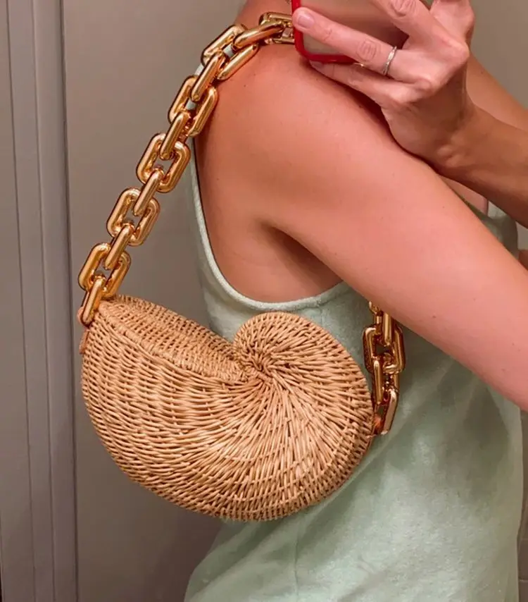 Fashion Design Wicker Woven Handbags Thick Chains Rattan Conch Women Shoulder Bags Luxury Summer Beach Straw Bag Bali Purse 2022