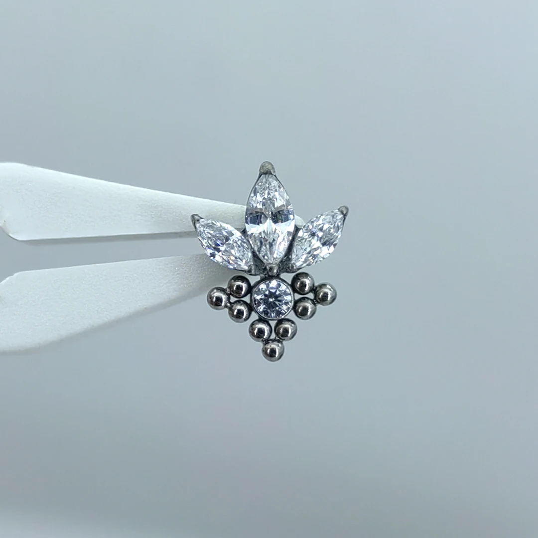 Hot Sale Titanium Piercing Labret Jewelry Black Zirconia Cluster Internally Threaded Titanium Labret Body Jewelry