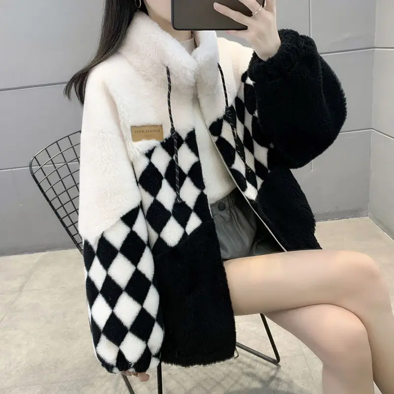 

Checker Splice Grain Sheep Shearing Coat Women Lamb Fur Grass Fur One Piece Coat Winter Coat Women