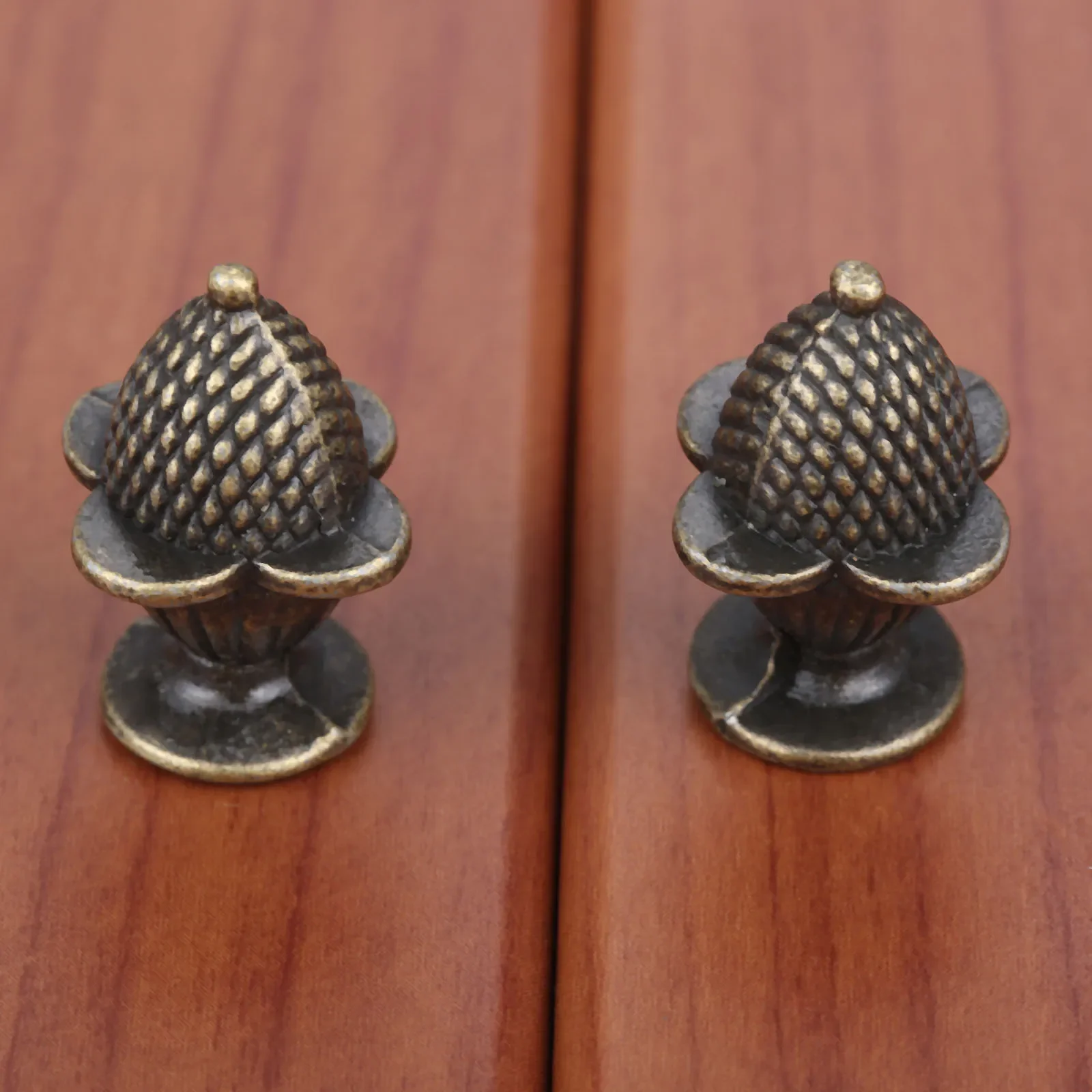 4pcs Antique Bronze Strawberry Knob w/screw Zinc Alloy Handles Pulls w/screws 25x18mm Drawer Door Cabinet Bin Vintage Decoration