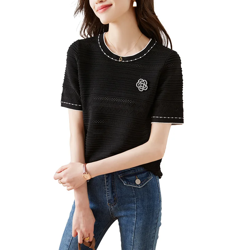 Рисунок 5 - Белая трикотажная рубашка с трехмерным узором