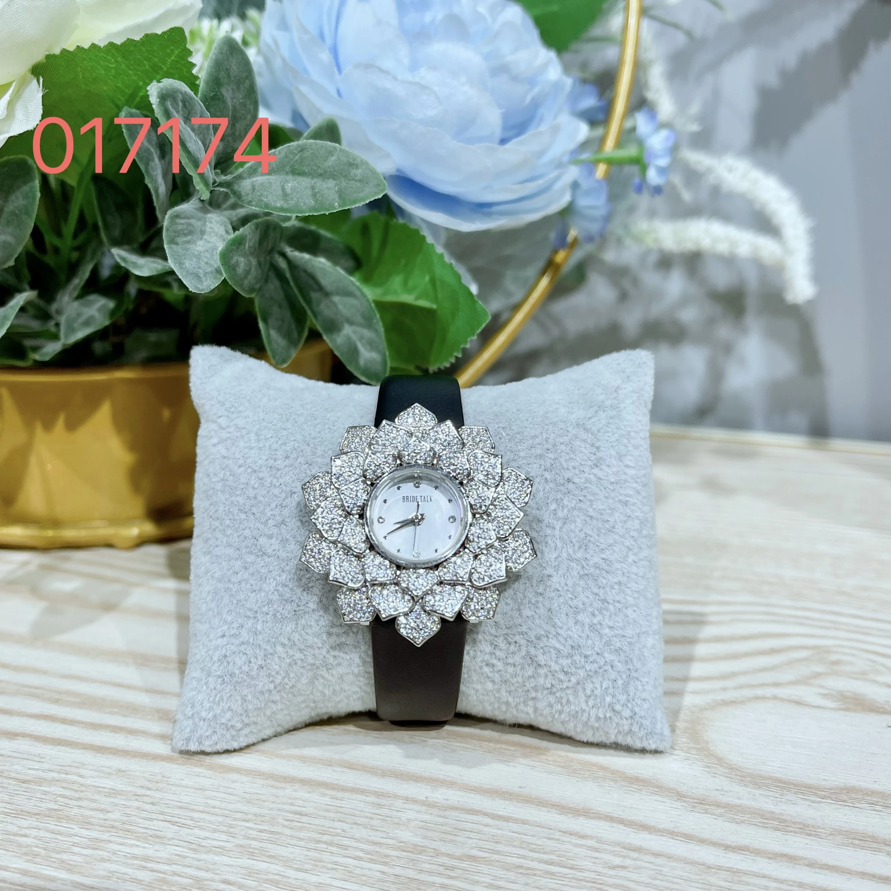 017174 Bracelet Watch 19cm for Women Cubic Zircon Bangle Watch Womans Watchs Wedding Bridal Party Hand Accessories Jeweley