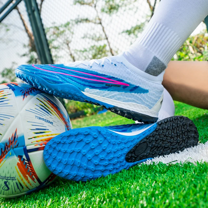 Men‘s Professional Light Non-Slip Soccer Shoes Soft TF/FG Football Boots Cleats Grass Training Sneakers Outdoor Sport Footwears