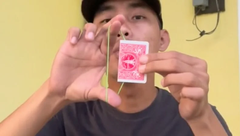 

2023 Band Through Card by Romnick - Magic Tricks
