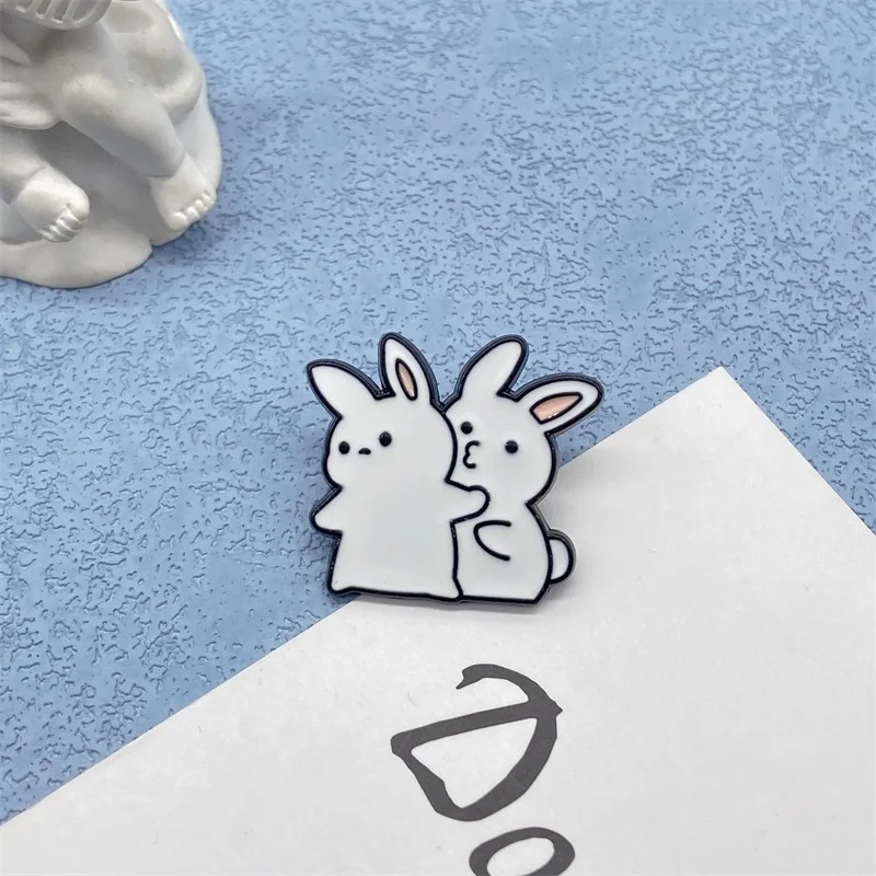 Bunny Badges Rhinestone Moving Rabbit Brooch Pin For Women Girls Fashion Crystal Enamel Love Heart Back Bunny Animal Pet Brooches Lapel Pins Dainty Cute Easter Valentine Honors Day Jewelry Gift Souvenir (Blue