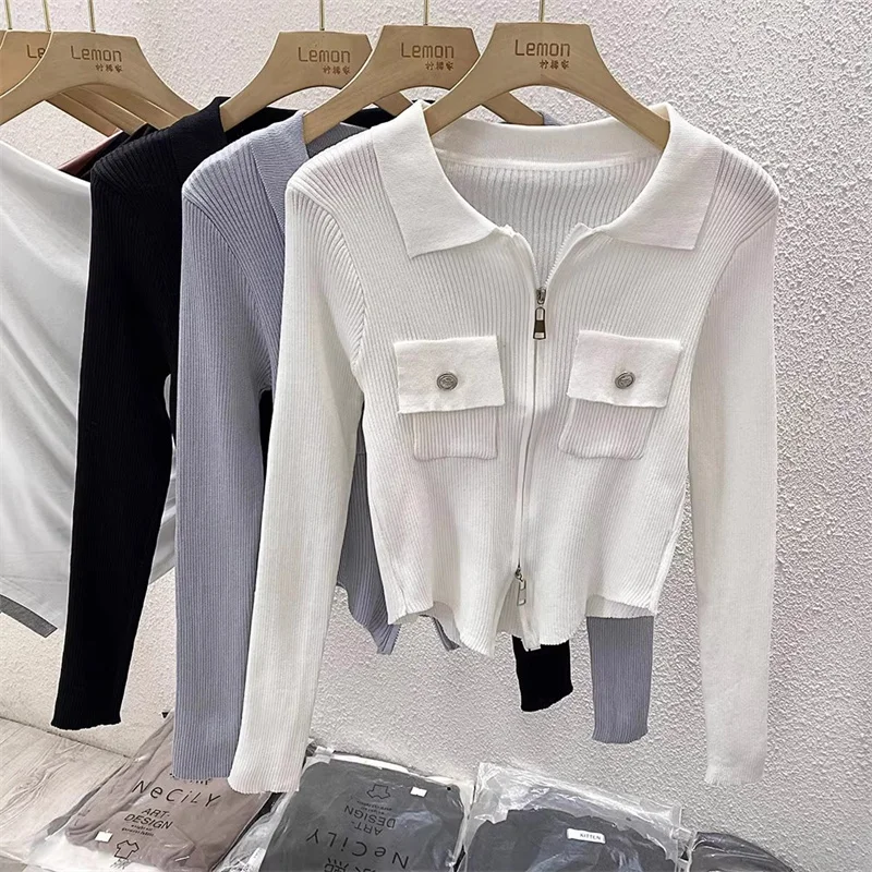 

Autumn Clothes Women 2023 Designer Zippers Jumpers White Black Cardigan Femme Pocket Design Turn-down Collar Knit Sweater T009