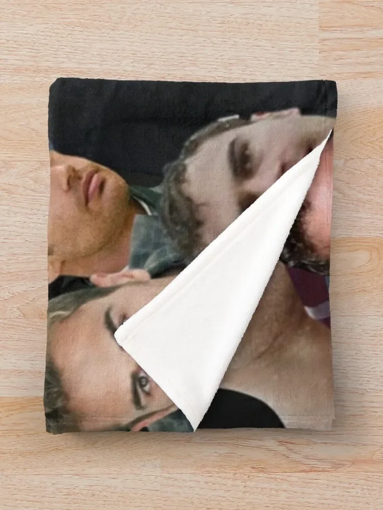 Theo james ���� �ݶ��� ������ ��� ���,  ħ�� ���� �� ����