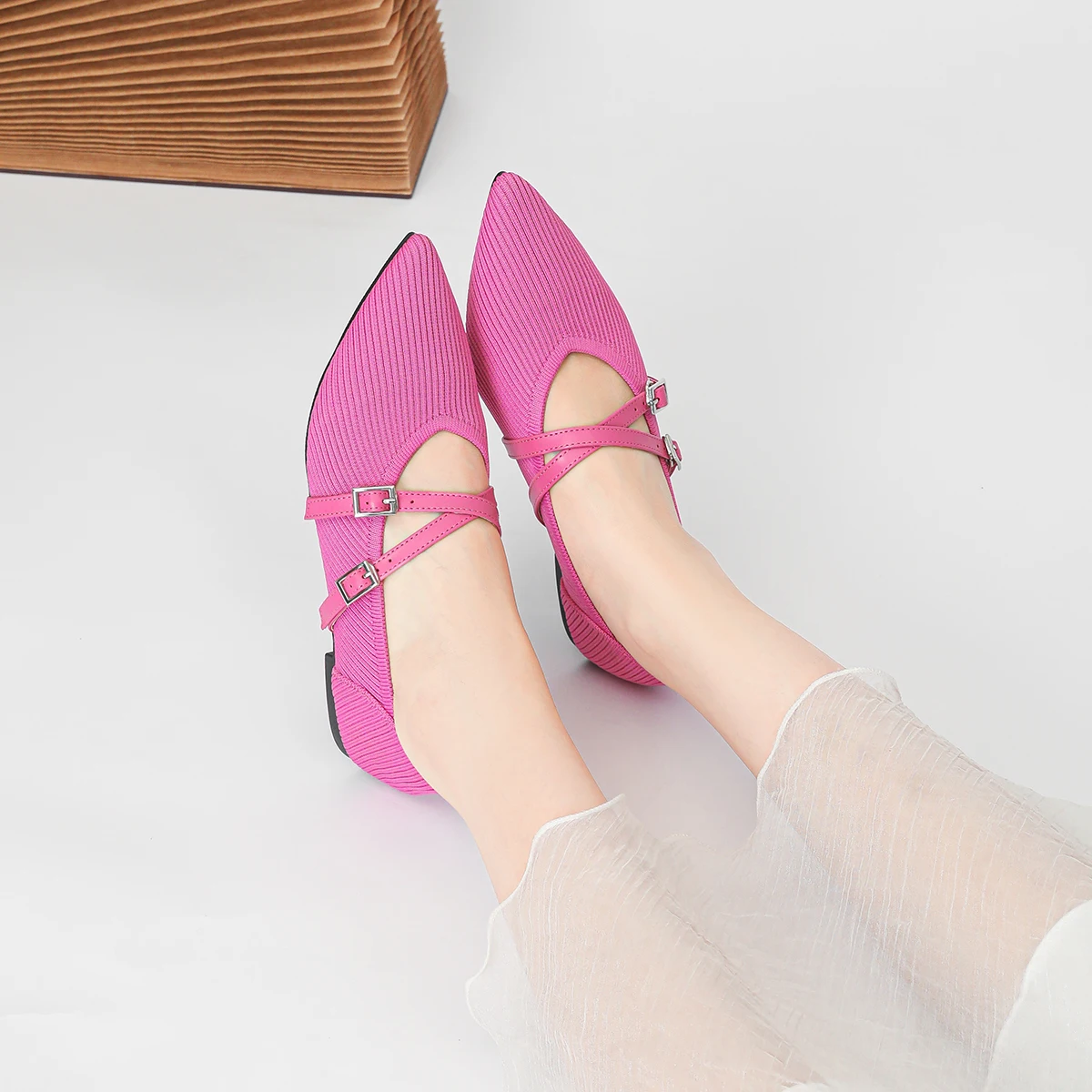 Women's flat shoes with fashionable pointed straps, cross soft knitting, breathable and comfortable 2024 new style 5