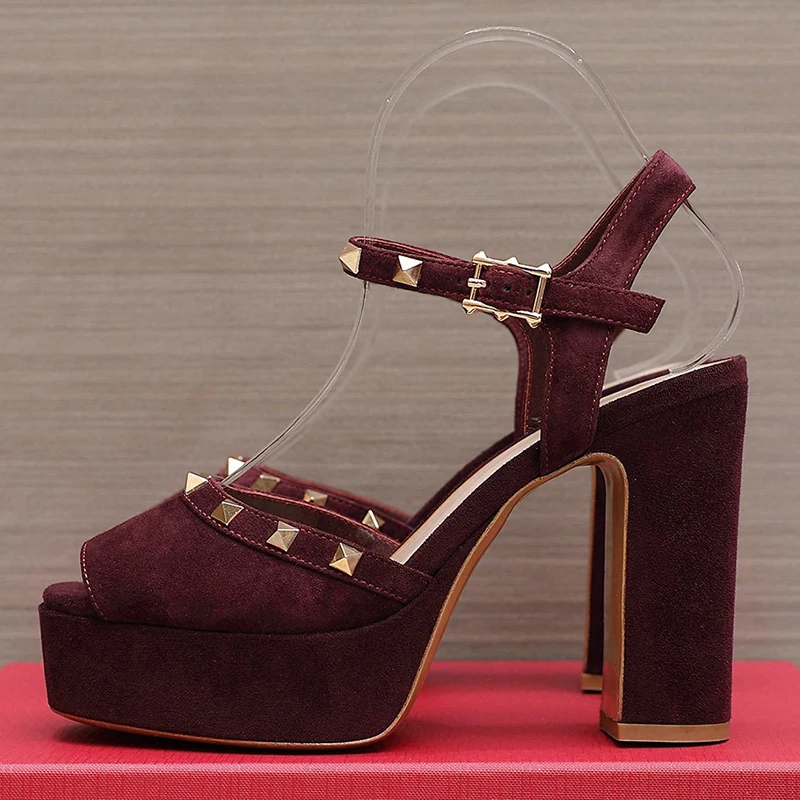 

Sandals 2023 Summer Female New Metal Rivet Decoration Platform High Heel Sandals Exquisite Fish Mouth Square Head Ladies Pumps