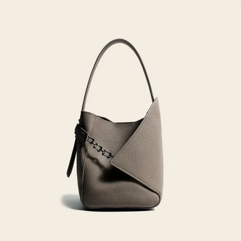 thumbnail image 1 of Bolso de hombro con forma de cubo de piel de vaca de capa superior de alta calidad de moda europea y americana, bolso cruzado simple y versátil Tide, 1 of 5