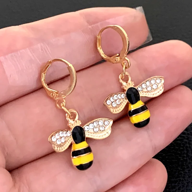Cute Honeycomb Hexagonal Enamel Earrings Enamel Bee Irregular Earrings Simple Geometric Earrings Jewelry Gifts