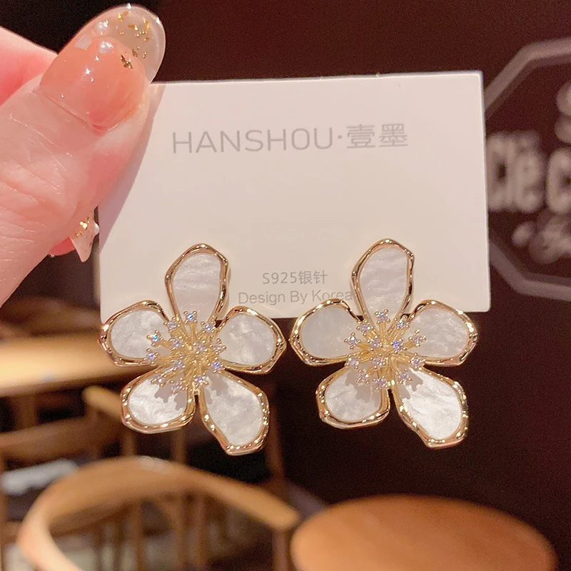 New Sight 2022 Fashion Brand Jewelry Shell Flower Stud Earrings