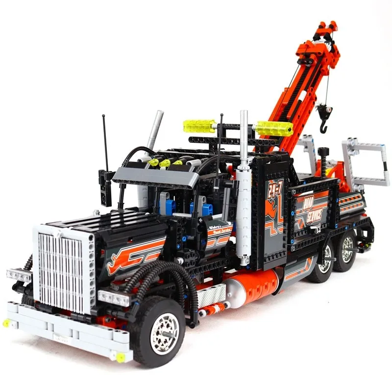 Конструктор Lepin 20020 Буксировщик тягач - Technic 8285 | Игрушки и хобби