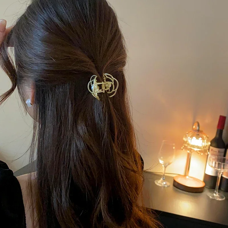 1/2 Stück Ausgehöhlte Rosenblüten Imitationsperlen Haarklammern für Frauen Einfache Modische Metall-Haarspangen Party-Kopfschmuck – Detail 2