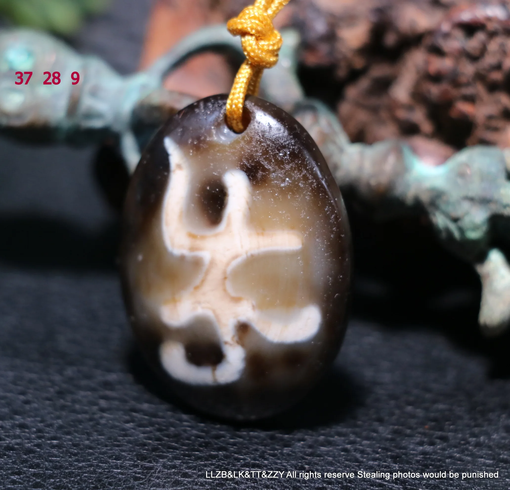 

Уникальный стиль волшебная энергия Тибетский Старый Агат желание Ом слово в форме яйца бусины дзи амулет кулон Talisman UPD220914A67