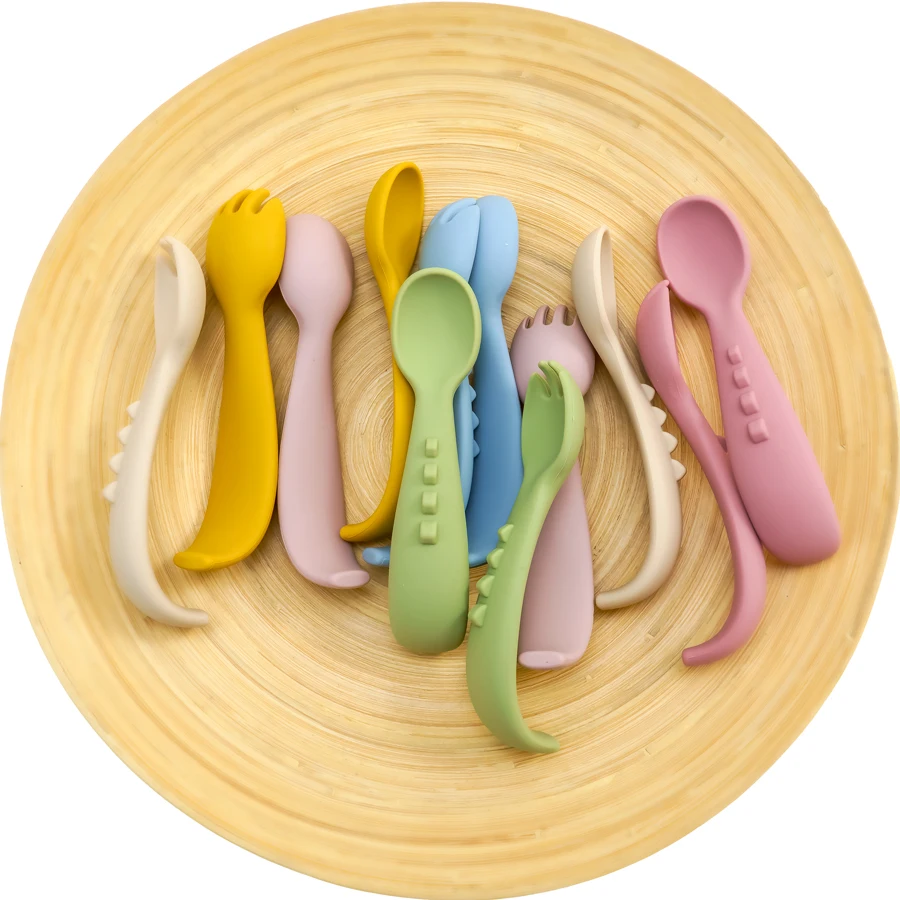 2 pz in Silicone Baby cucchiai forchetta per il bambino posate Set neonato  imparare a mangiare la formazione alimentazione Spork articoli per la  tavola del bambino - AliExpress
