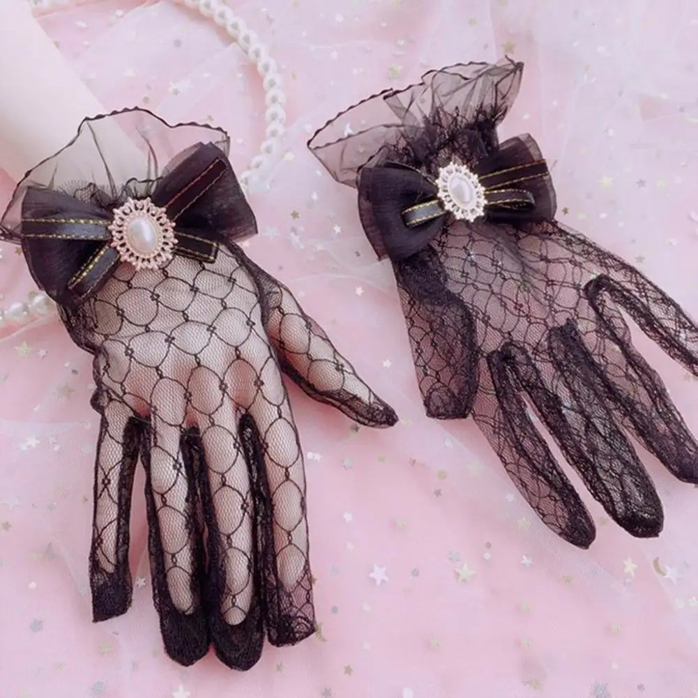 

Ladies Lace Gloves Wrist Bow Gloves Elegant White Lace Wedding Gloves with Faux Pearl Accents for Prom Banquets Cocktail