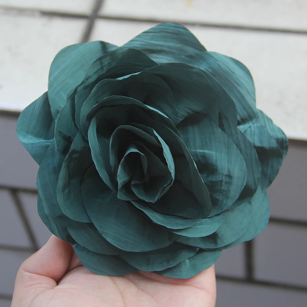 14 cm große, mehrschichtige Rosenblüten-Brosche 2025 aus Stoff für Kleider, Anzüge, Korsagen, Damen, Magazin-Hochzeits-Shootings, Pullover und Mäntel – Detail 10
