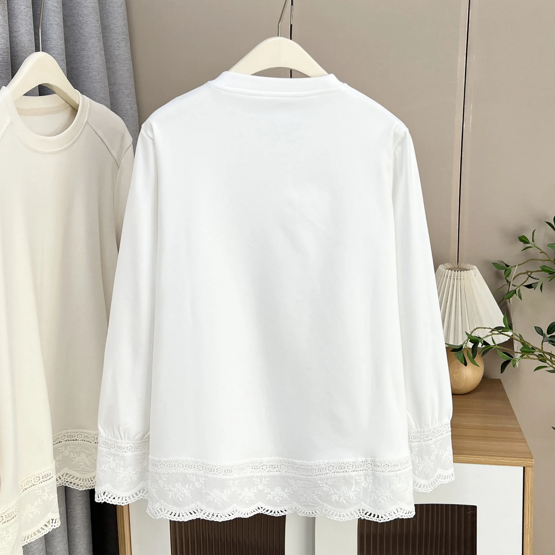 XXXXL Fashion Plus Size Woman Clothing T-Shirt New Autumn Winter Style Casual Lace Patchwork Hem DE Velvet Warm Base Tops 2535