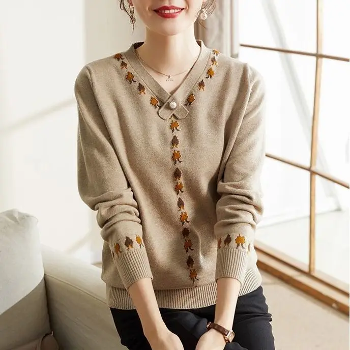 Sweater women's autumn and winter new sweater thickened long-sleeved top knitted bottoming shirt  knitted cardigan striped sweater