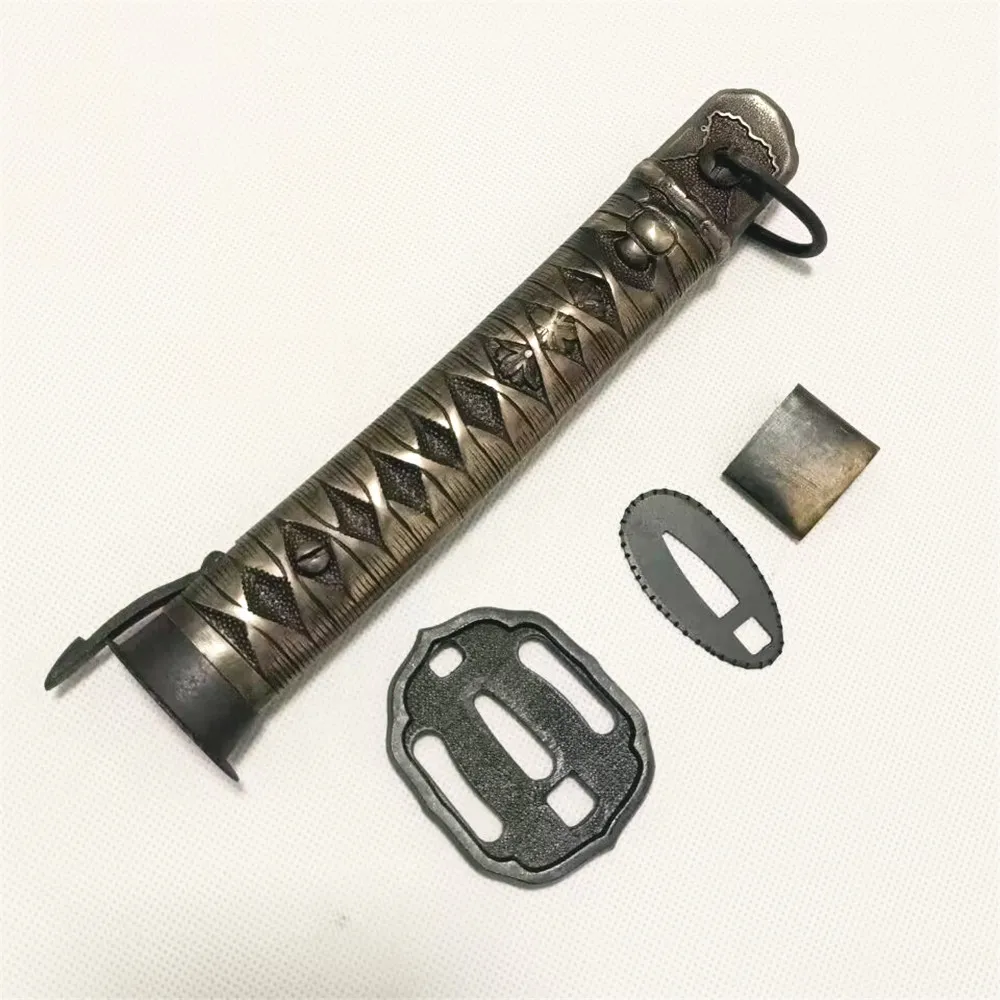 

Японские фитинги, винты с латунной ручкой Tsuba Habaki Steel Fuchi Seppa, японские военные детали 95/Тип NCO самурайский меч катана