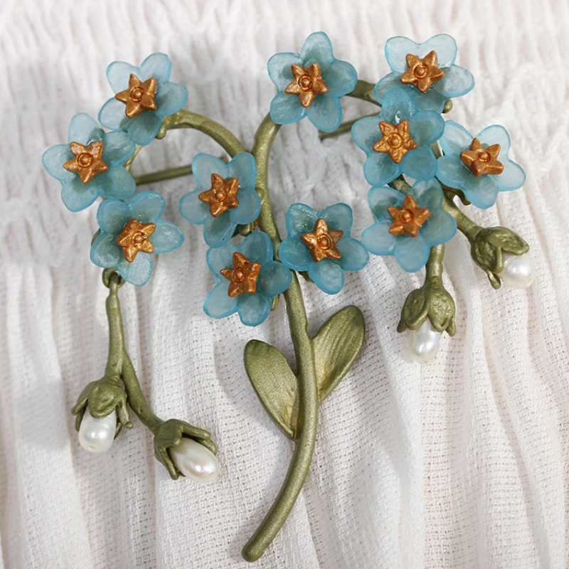 

Spring Trend in 2024, Famous Designer's New Bronze Painting, Forget Me, Fresh Blue Pearl Brooch.