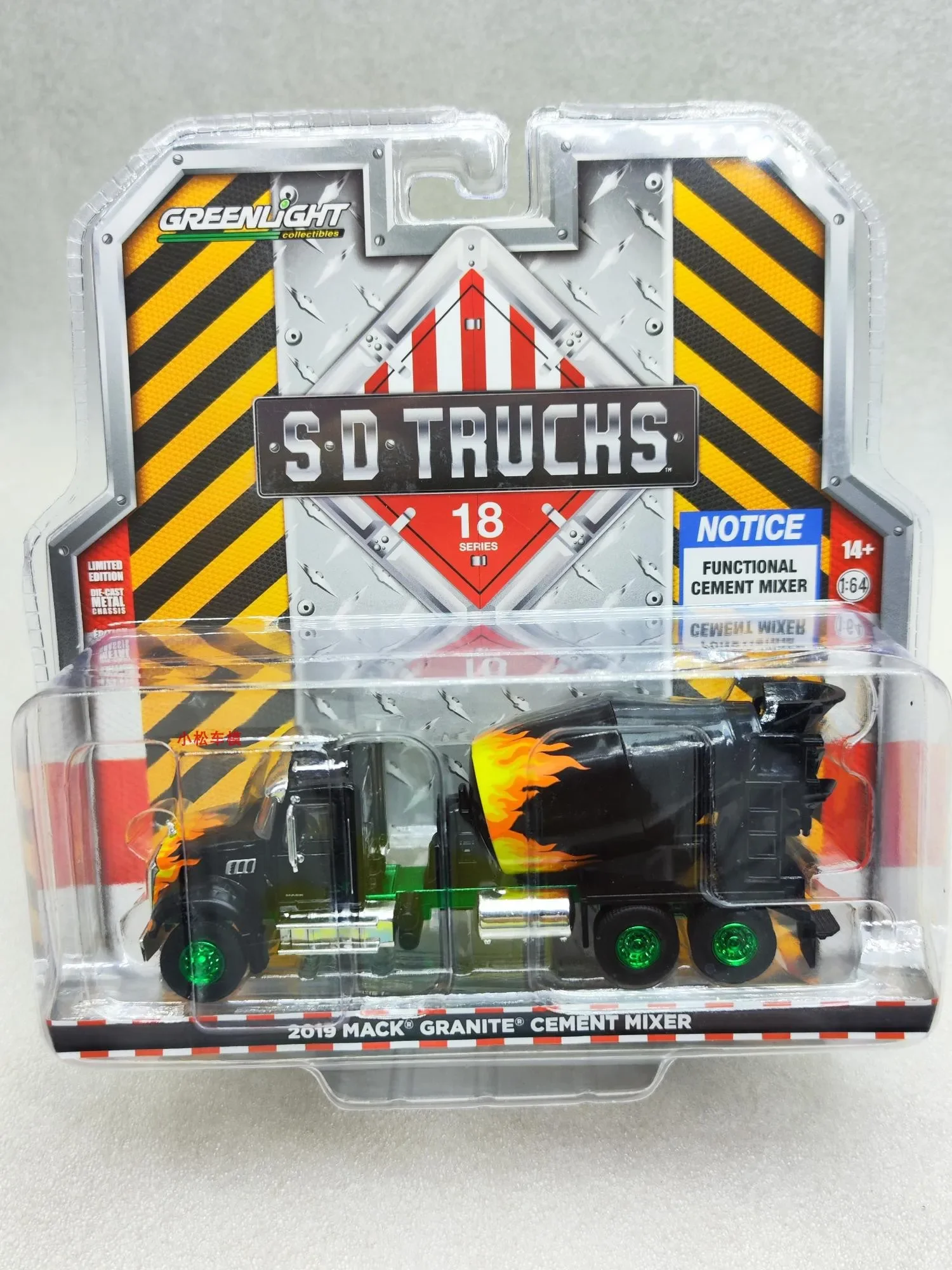 1: 64 S.D.18-2019 Mack Granite Betoniera-Black And Flame Green Machine Edition Lega Car Model Collection Ornamenti Regalo