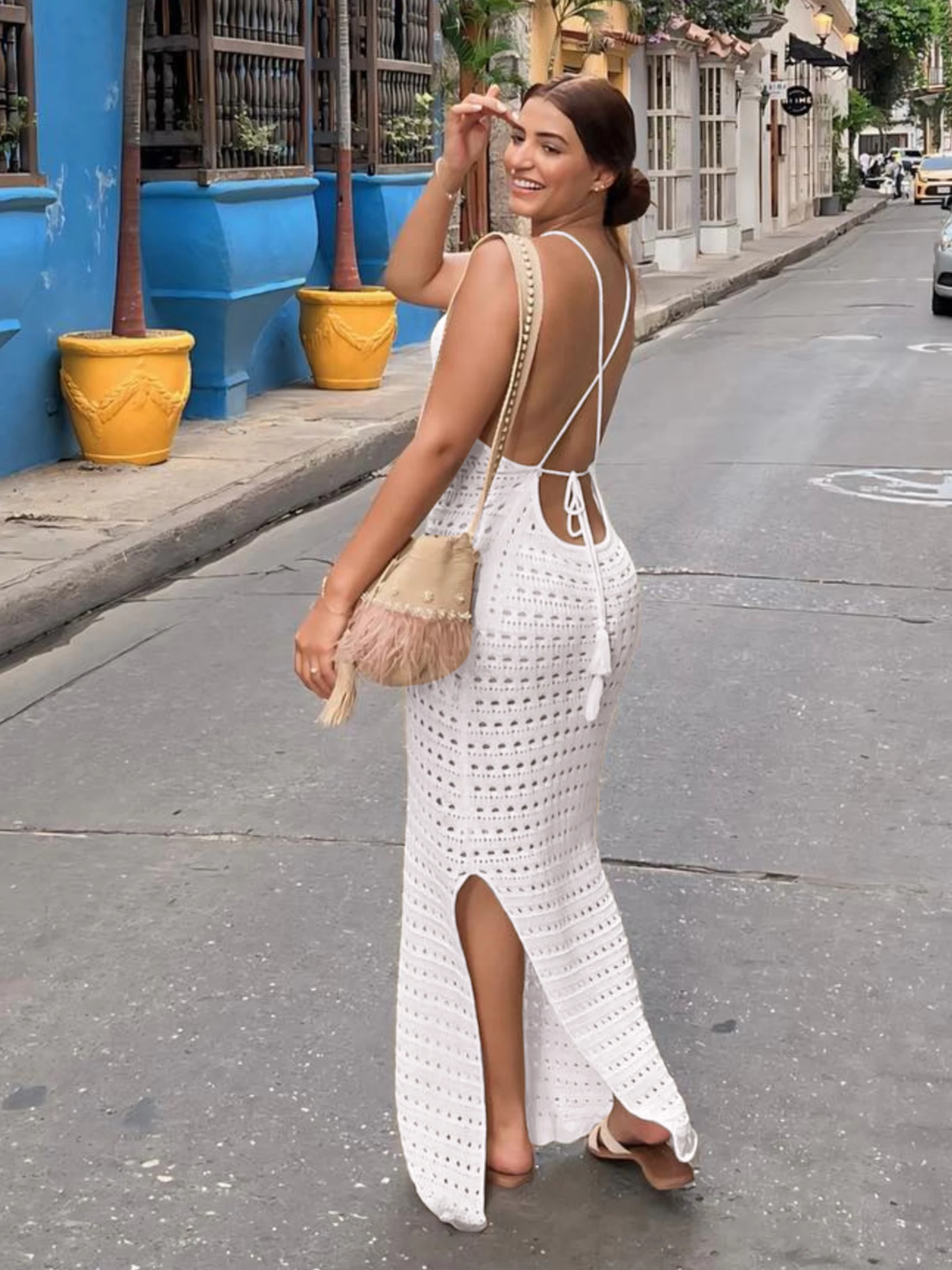 Vestido playero ajustado con tirantes finos y borlas recortadas de