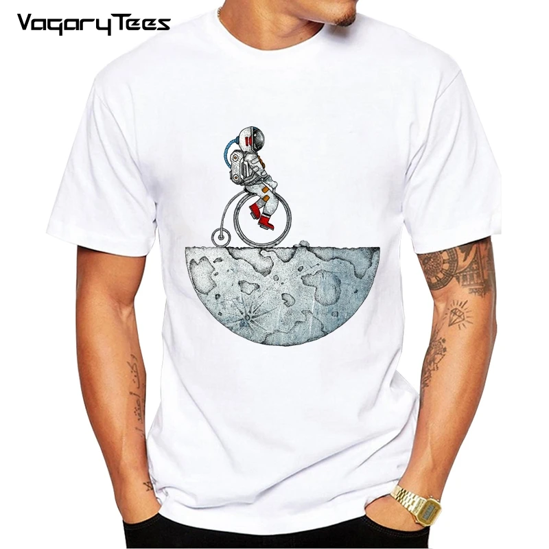 Astronaut reiten die fahrrad auf dem Mond t hemd männer Kreative Design Sommer T-shirt Casual Streetwear Lustige T shirts männer weiß
