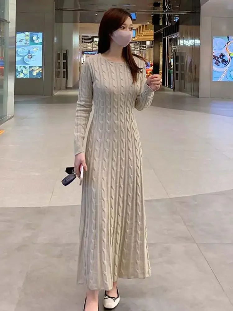 

Женское трикотажное платье-свитер с круглым вырезом и длинным рукавом