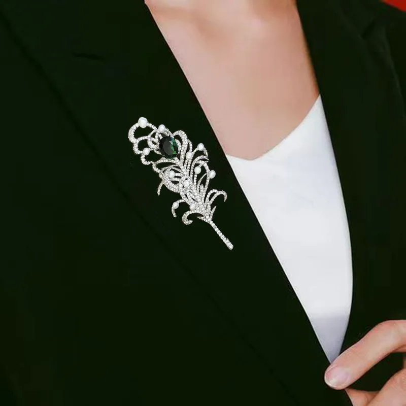 OKILY Elegant Jewelry Emerald Zircon Feathered Brooch Exquisite 3mm Freshwater Pearl for Men Suit Brooch Pin Clothing Ornament