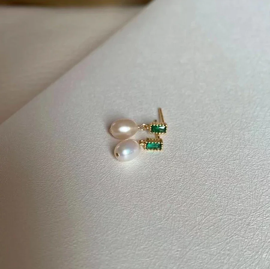 Women's earrings Noble and elegant atmospheric wind natural pearl with emerald stone unique design temperament earrings hanging