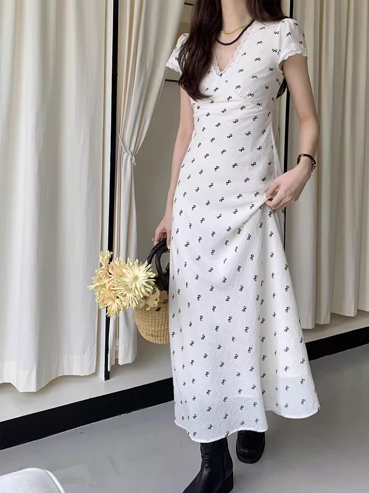 

Женское длинное вечернее платье с V-образным вырезом