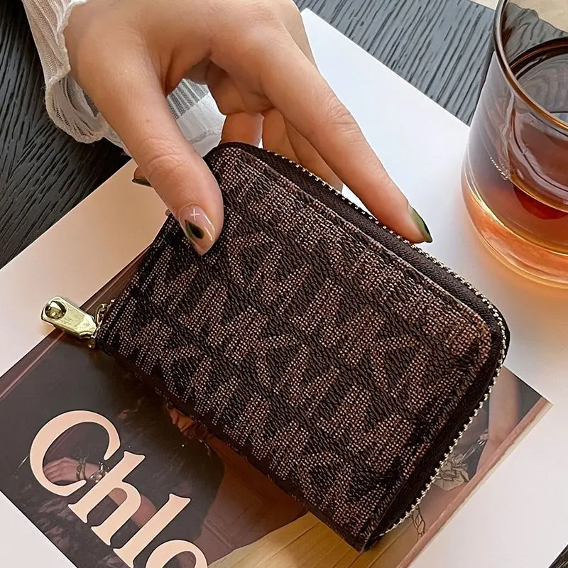 

New Women's Wallet Short Cute Small Wallets Zipper Large Capacity Multi Card Carrying Bag Coin Purse Money Clip Wallet