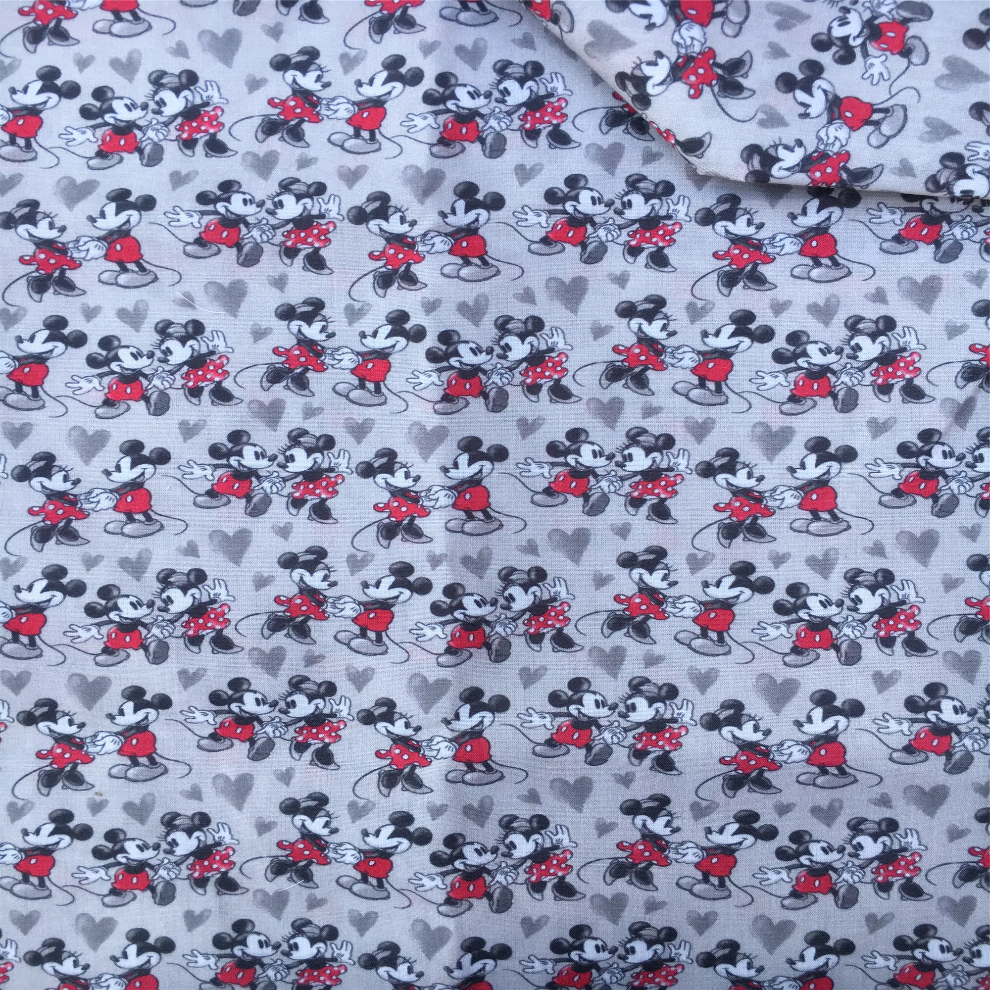 thumbnail image 1 of Venta de telas de algodón para coser ropa, vestidos, acolchados, costura, patchwork, princesas de Disney, Mickey, Minnie Mouse, pato Donald, 1 of 5