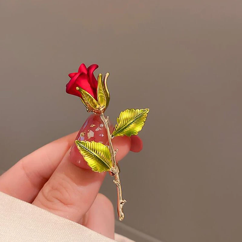 

Creative Beautiful Rose Flower Brooches Collection For Women Lady Elegant Flower Pin Summer Design Party Valentine's Day Gift