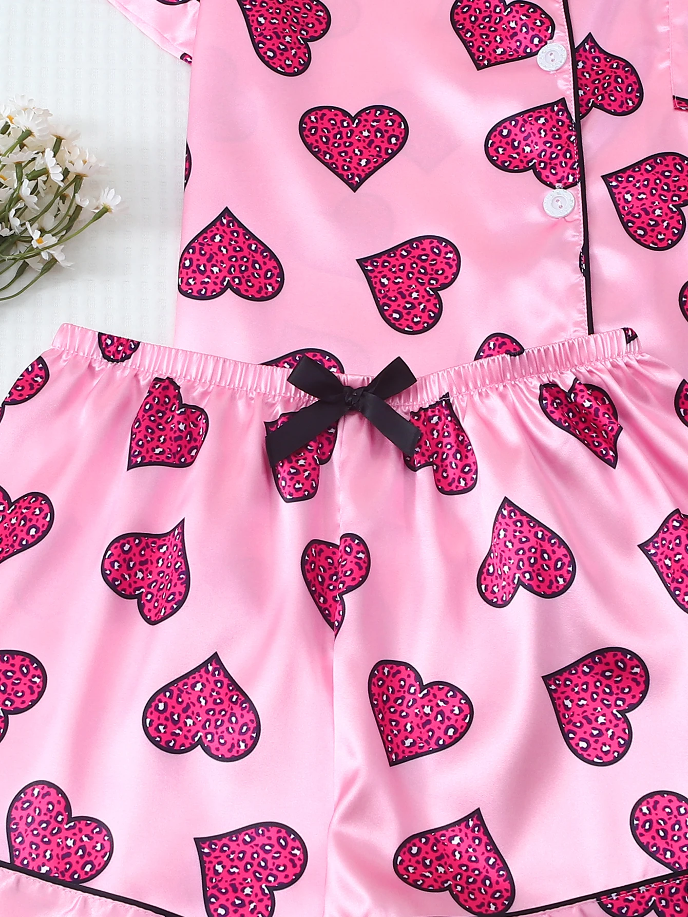 [Dia dos namorados] Pijama de cetim de 2 peças com estampa de coração, shorts de manga curta, pijama feminino, conjunto de loungewear adequado para uso doméstico 6