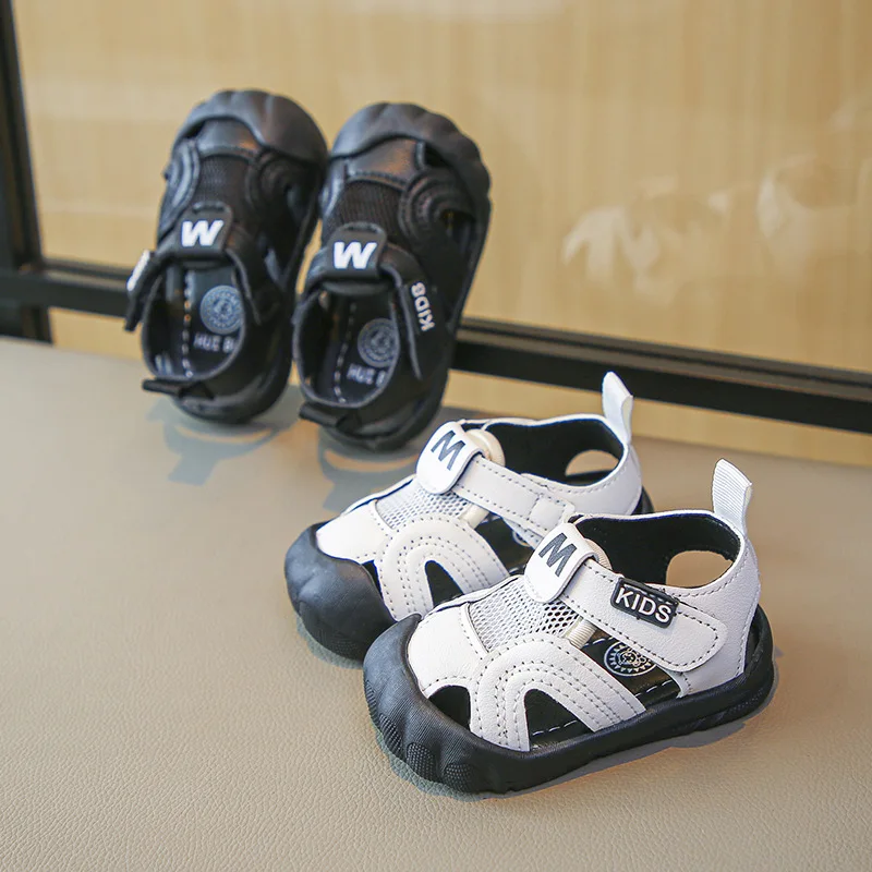 

Женские летние сандалии для маленьких девочек и мальчиков, Нескользящие кожаные летние пляжные сандалии, черные, белые дизайнерские сандалии для первых шагов