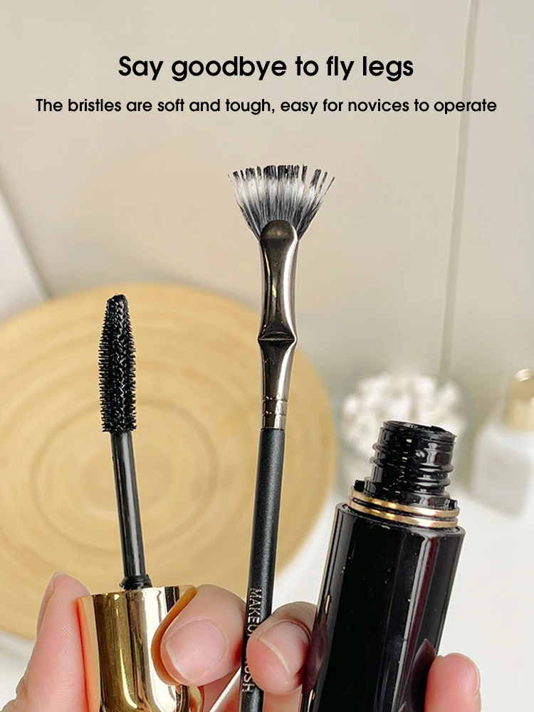 Folding Flat Head Mascara Brush 2