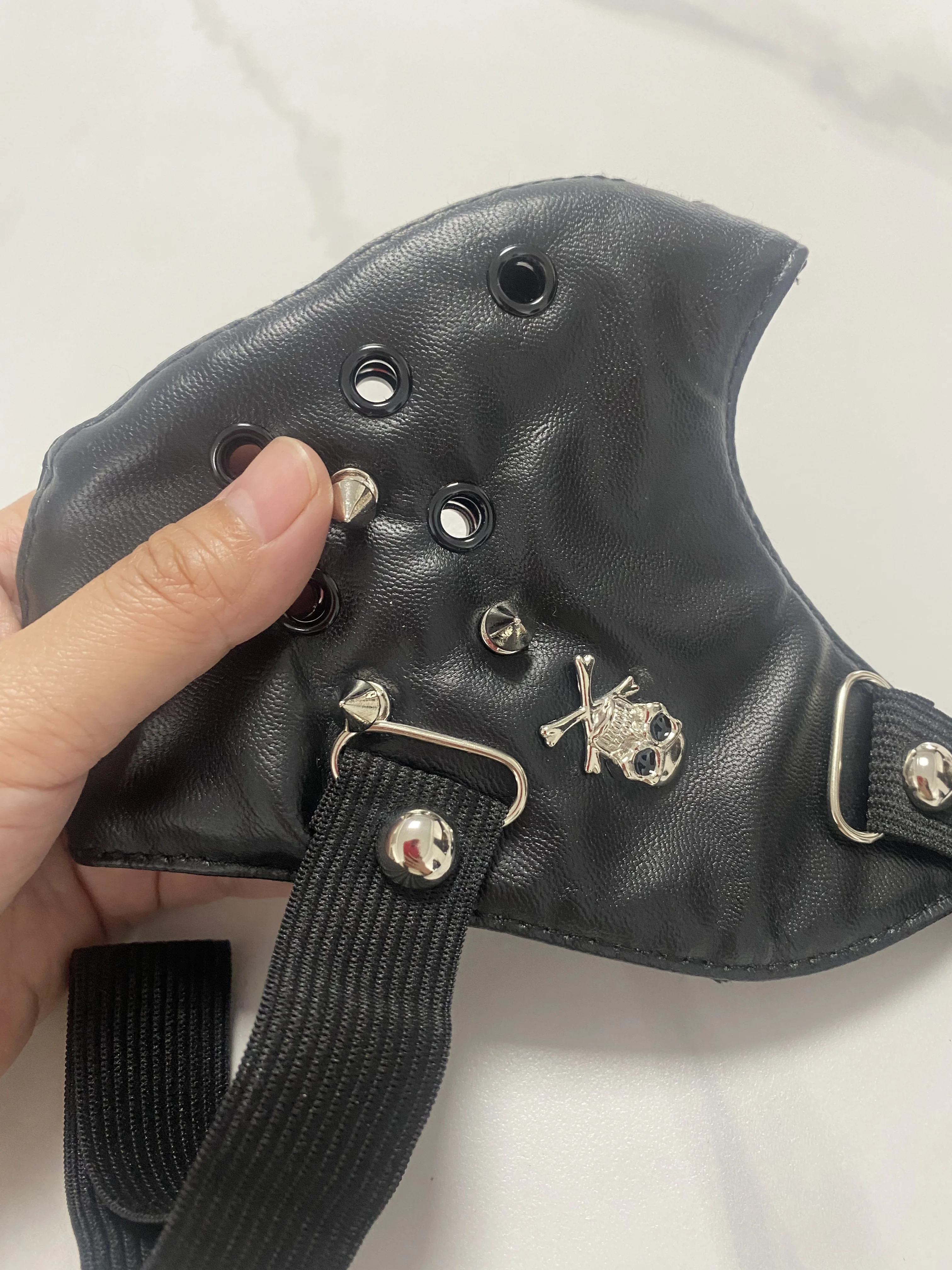 Men Women's Black PU Leather Skull Rivet Punk Rock Mask Lady's Breathable Party Cosplay Halloween Mouth-muffle R1923