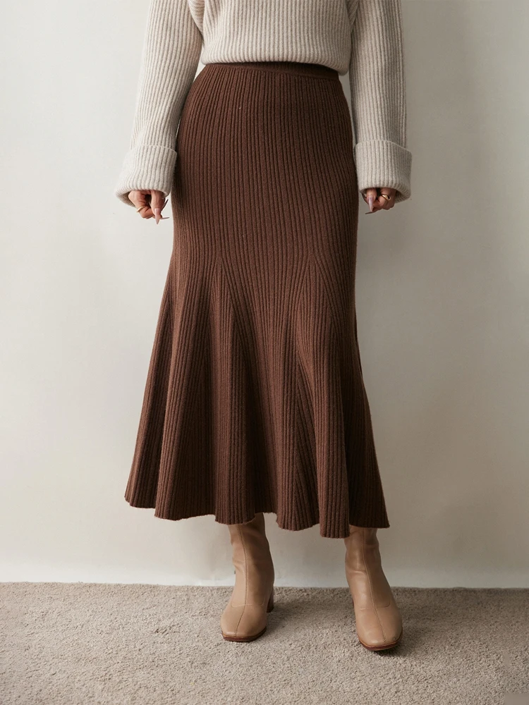 Cashmere skirt versatility